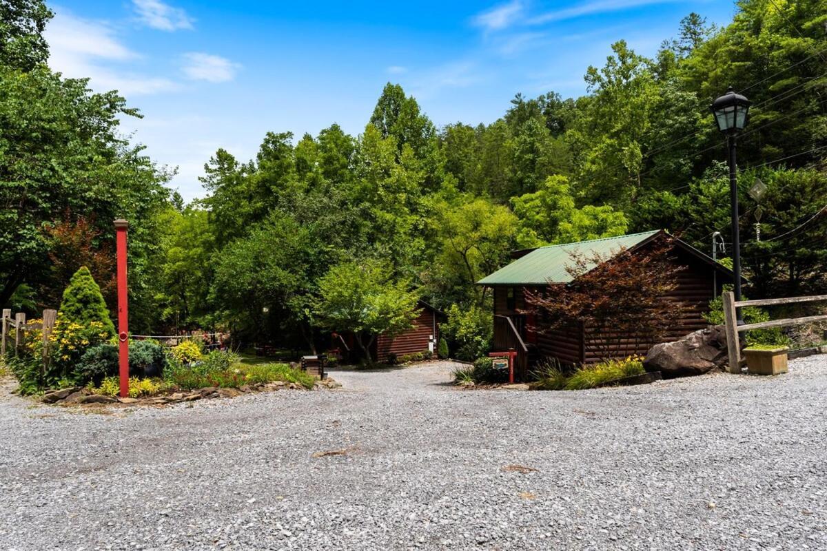 Cabin 5 Studio Cabin With Hot Tub, Water View And Fire Pit Villa Sevierville Dış mekan fotoğraf